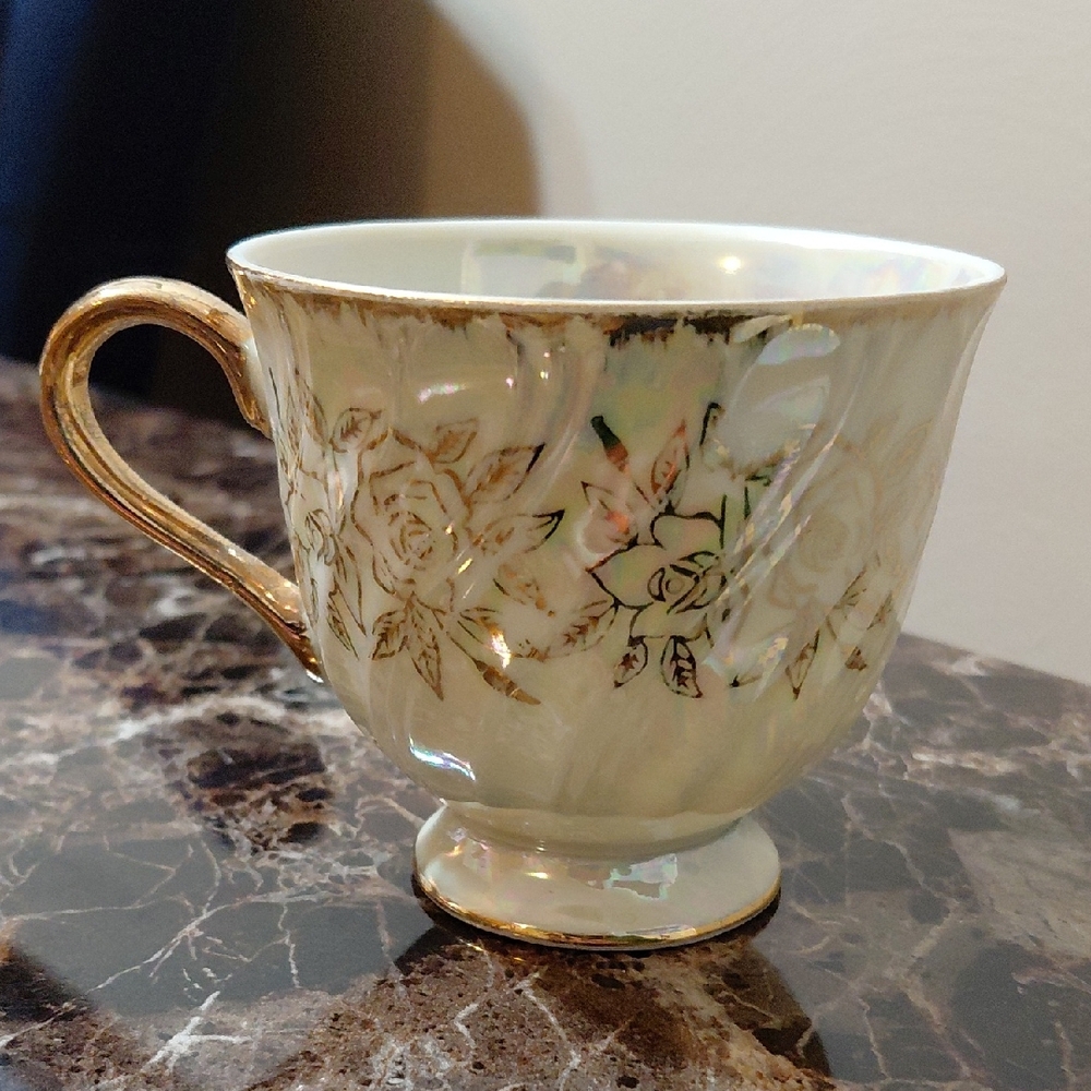 Vintage Kudo Toki Gold Opalescent Tea Cup with Intricate Gilt Floral Pattern